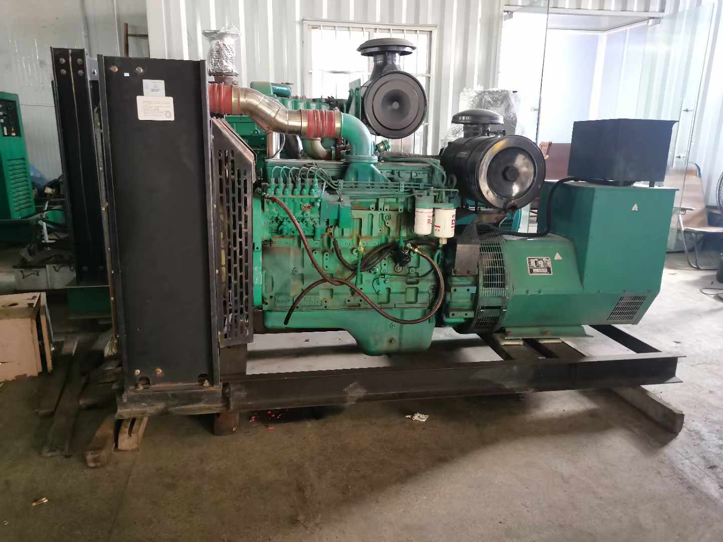 鼓楼发电机租赁如何确定电缆的承载电流是否在安全范围内？