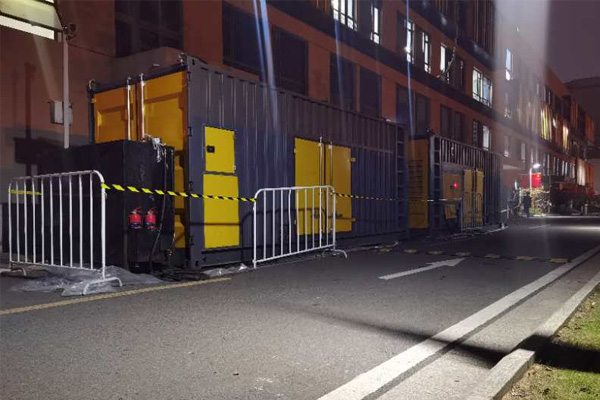 鼓楼柴油发电机组的输出电压是如何调节的？