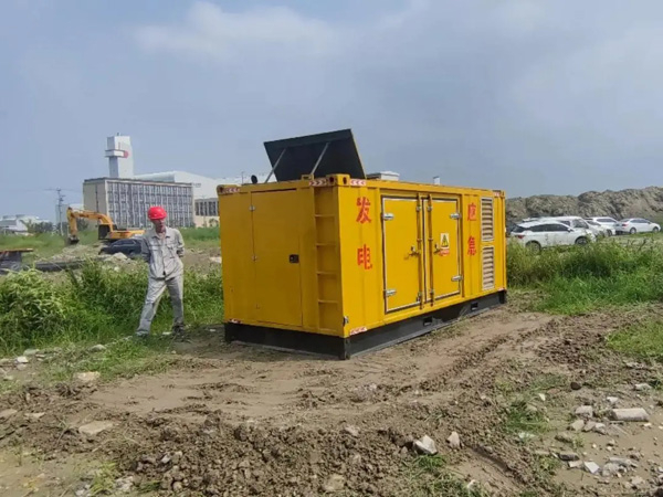 鼓楼200KW柴油发电机机组每小时的油耗量受哪些因素影响？